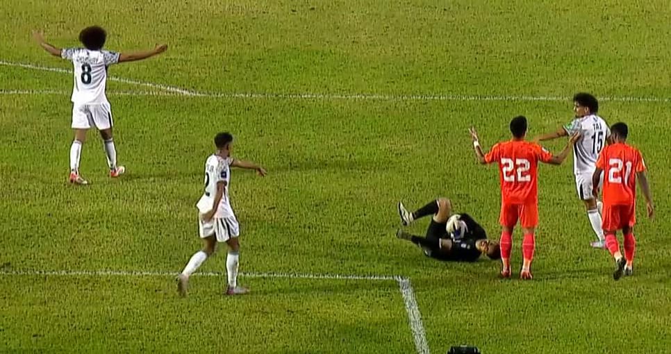 শেষদিকে মিতুল মারমা বার বার পড়ে যায়